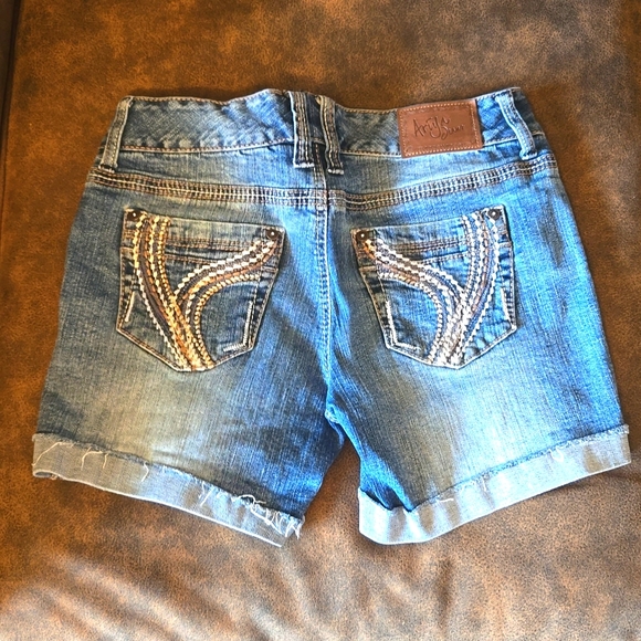 Ariya Cuffed Jean Shorts Size 5/6 - Picture 4 of 5